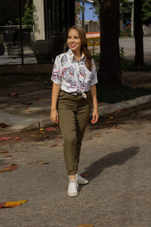 Vermelho Sangue  Blusas vermelhas, Moda retrô, Looks